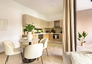 Sanders River Plaza - Cute 1-Bdr Apt with Balcony