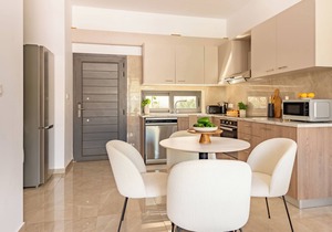 Sanders River Plaza - Cozy 1-Bdr Apt with Balcony