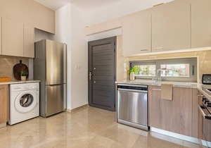 Sanders River Plaza - Cozy 1-Bdr Apt with Balcony