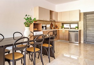 Sanders River Plaza - Cool 2-Bdr Apt with Balcony