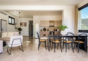 Sanders River Plaza - Nice 3-Bdr Apt with Terrace