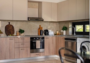 Sanders River Plaza - Nice 3-Bdr Apt with Terrace