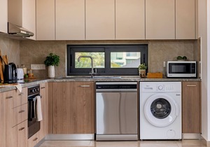 Sanders River Plaza - Nice 3-Bdr Apt with Terrace