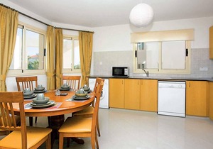 Spacious 3 bed villa with private pool