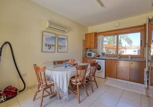 Spacious, Luxurious 3 Bedroom Villa, Big Swimming Pool, big plot can sleep 8