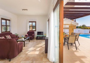 Spacious villa with private pool, close to resort