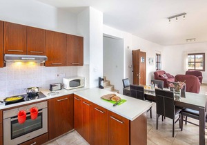 Spacious villa with private pool, close to resort