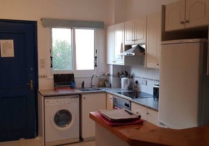 Stunning 2 bedroom house in popular Tomb of the Kings area with shared pool.
