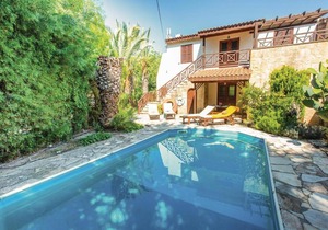 Stunning home in Miliou Paphos with 3 Bedrooms, Sauna and Outdoor swimming pool