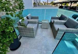 Sunny Blue Hotel