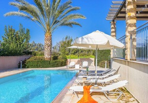 Villa Ammodis - Four Bedroom Villa, Sleeps 8
