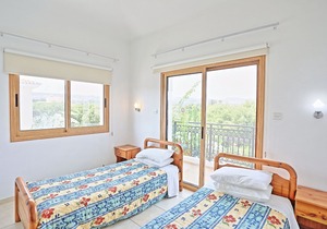 Villa Athina Finiki: Private pool and gardens, A/C, Wi Fi, sea views