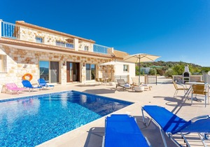 Villa Christel: Large Private Pool, A/C, WiFi, Eco-Friendly