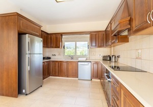 Villa Rose - Four Bedroom Villa, Sleeps 9