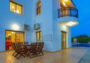 Villa Leda Finiki in Latchi