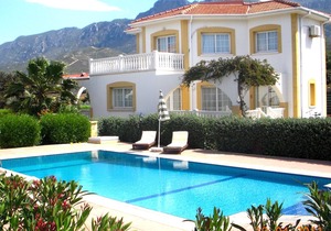 Villa Orange, 3 Bedroom 2 bathroom Villa-Near 2 Sandy Beaches.