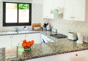 Villa Zivania - Spacious Private Villa in Quiet Cul-De-Sac near Tala Square