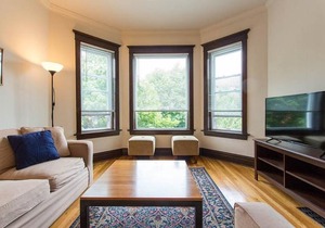 Wrigley Oasis! Steps from the Field! - 3BD 1BA in Chicago