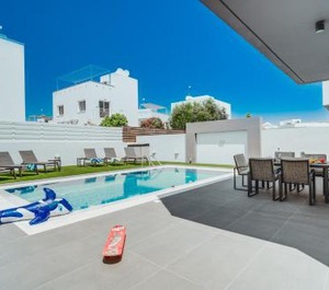 Villa Nissi Beach 