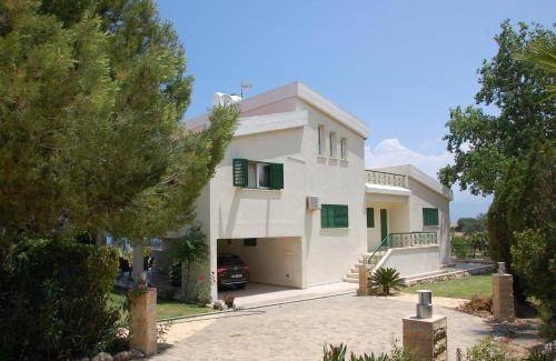 Latchi Villa | 100 m² Villa ∙ 5 bedrooms ∙ 11 guests