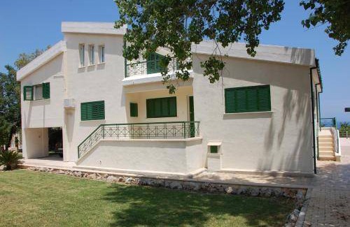 Latchi Villa | 100 m² Villa ∙ 5 bedrooms ∙ 11 guests