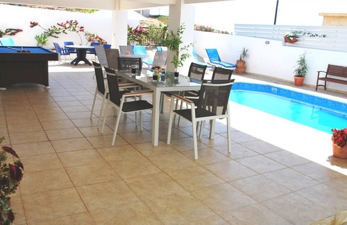 Pomos Villa | 110 m² Villa ∙ 5 bedrooms ∙ 12 guests