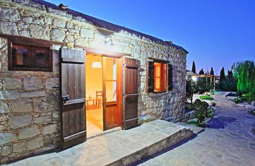 Droushia Villa | 125 m² Villa ∙ 3 bedrooms ∙ 6 guests