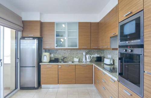 Neapolis Apartment | 130 m² Apartment ∙ 3 bedrooms ∙ 6 guests