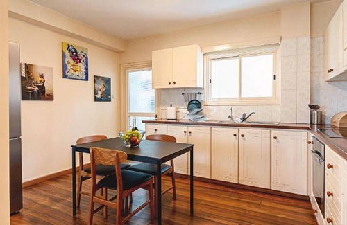 Neapolis Apartment | 130 m² Apartment ∙ 3 bedrooms ∙ 6 guests