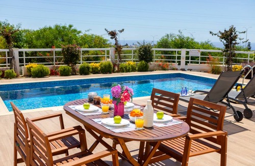 Ayia Napa Villa | 130 m² Villa ∙ 3 bedrooms ∙ 6 guests