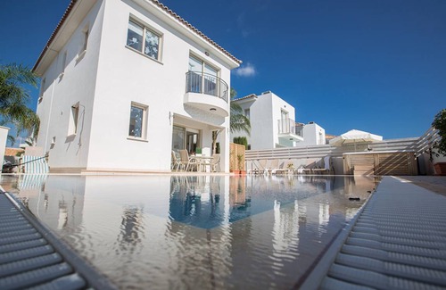 Pernera Villa | 130 m² Villa ∙ 3 bedrooms ∙ 6 guests