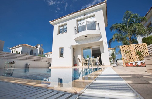 Pernera Villa | 130 m² Villa ∙ 3 bedrooms ∙ 6 guests
