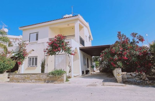 Ayia Thekla Villa | 130 m² Villa ∙ 3 bedrooms ∙ 6 guests