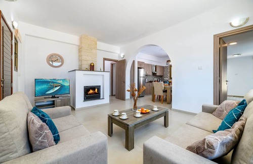 Ayia Thekla House | 140 m² Bungalow ∙ 3 bedrooms ∙ 6 guests