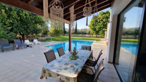 Pissouri Villa | 150 m² Villa ∙ 3 bedrooms ∙ 6 guests