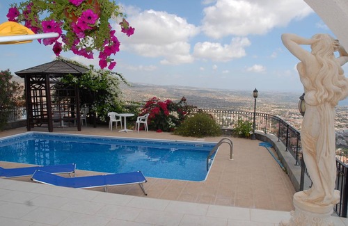 Peyia Town Villa | 150 m² Villa ∙ 3 bedrooms ∙ 6 guests