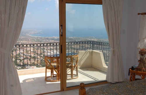 Peyia Town Villa | 150 m² Villa ∙ 3 bedrooms ∙ 6 guests