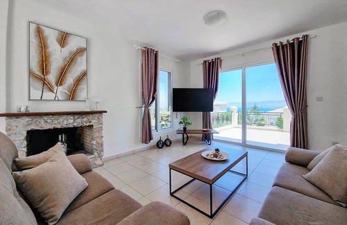 Latchi House | 160 m² House ∙ 2 bedrooms ∙ 4 guests