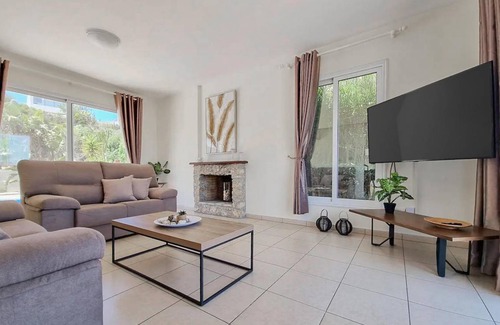 Latchi House | 160 m² House ∙ 2 bedrooms ∙ 4 guests