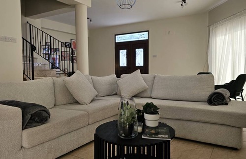 Oroklini House | 160 m² House ∙ 3 bedrooms ∙ 4 guests