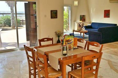 Oroklini Villa | 160 m² Villa ∙ 3 bedrooms ∙ 7 guests