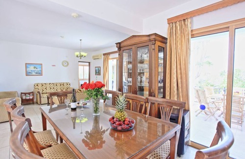 Ayia Marina Chrysochous Villa | 165 m² Villa ∙ 4 bedrooms ∙ 9 guests