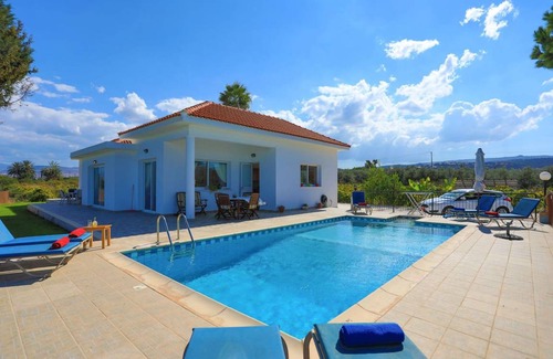 Latchi Villa | 170 m² Villa ∙ 3 bedrooms ∙ 6 guests