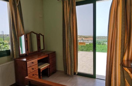 Kathikas Villa | 180 m² Villa ∙ 4 bedrooms ∙ 8 guests