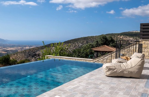 Peristerona Villa | 180 m² Villa ∙ 4 bedrooms ∙ 8 guests