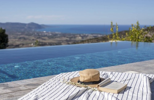 Peristerona Villa | 180 m² Villa ∙ 4 bedrooms ∙ 8 guests