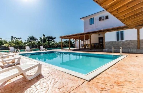 Pervolia Villa | 190 m² Villa ∙ 4 bedrooms ∙ 8 guests