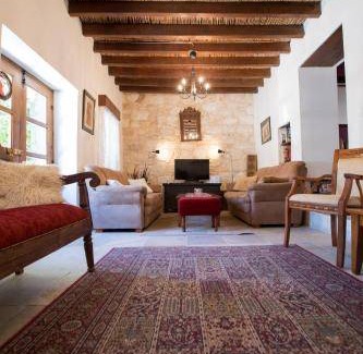 Droushia House | 195 m² House ∙ 3 bedrooms ∙ 7 guests
