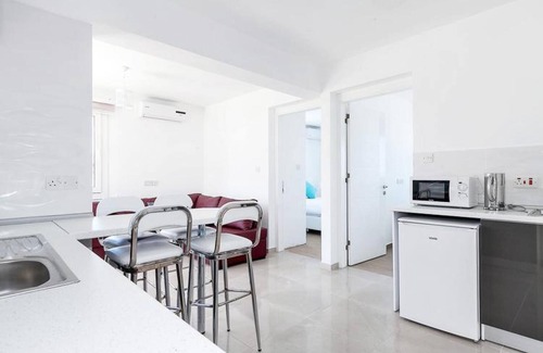 Zeytinlik Apartment | 2+1 Flat with Pool and Nature View in Kyrenia