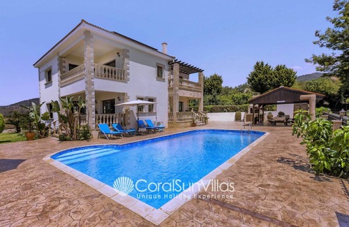 Ayia Marina Chrysochous Villa | 200 m² Villa ∙ 4 bedrooms ∙ 10 guests